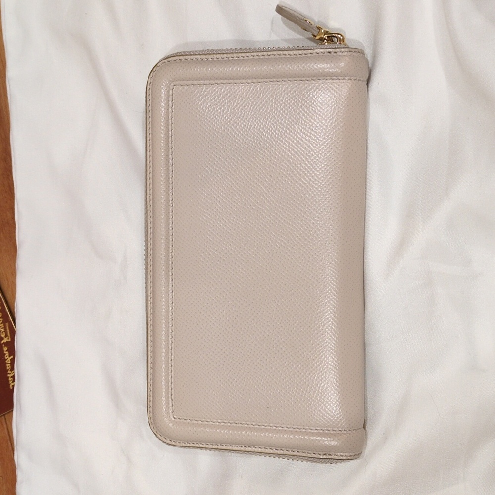 Salvatore Ferragamo Cream Beige Zip Around Wallet With Box - Picture 6 of 17